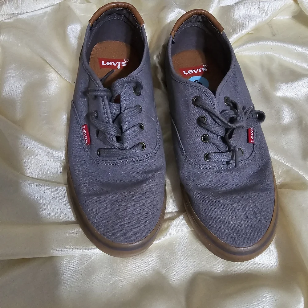 Women's Levi's Gray Sneakers, Size 6